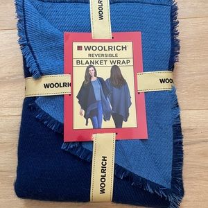 NWT Woolrich Reversible Blanket Wrap in Blue